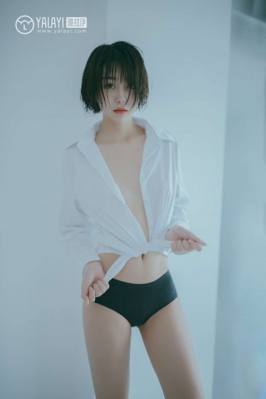 美女扒开尿口和胸洗澡